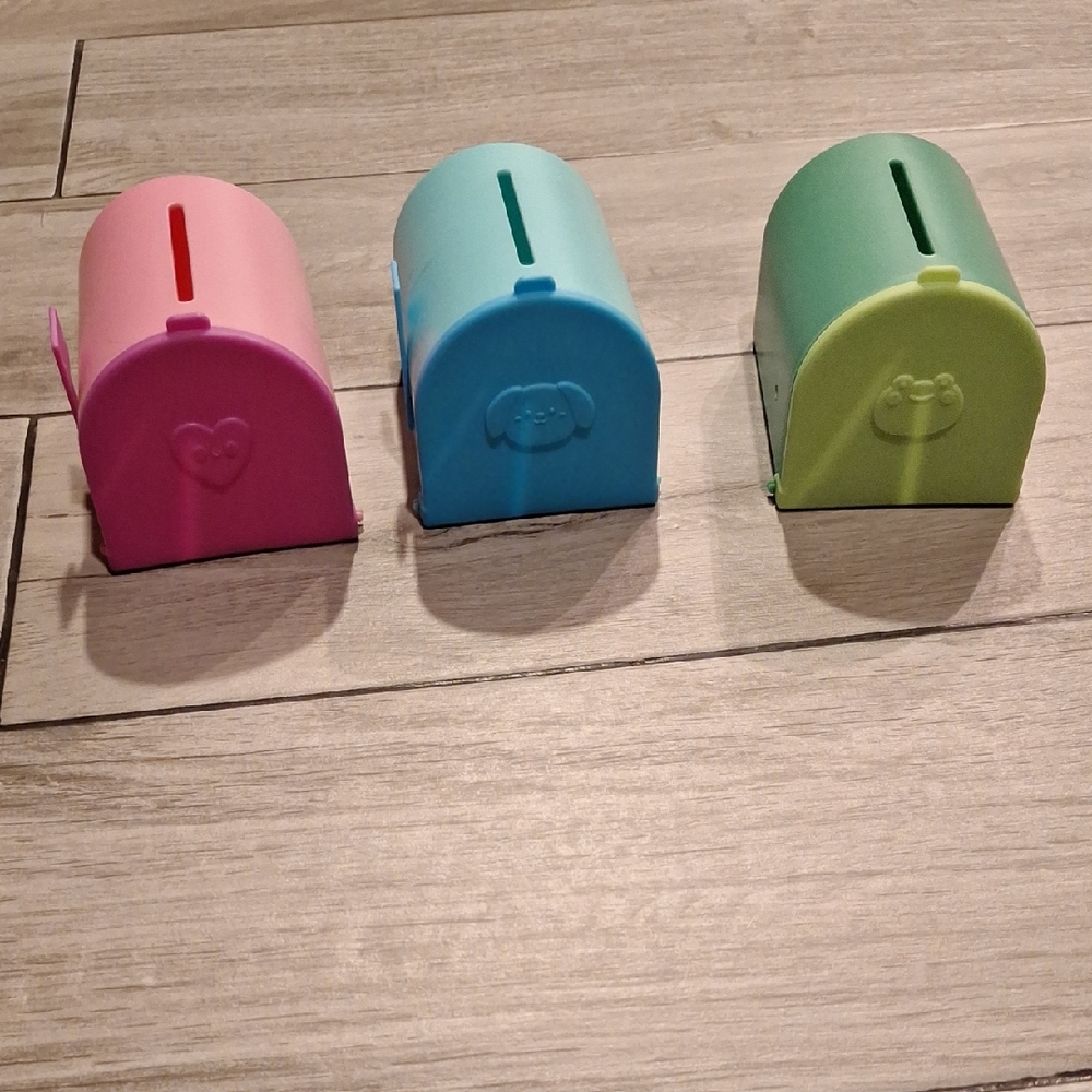 🍁set of Three Colorful Mini Mailbox Coin Banks🐬